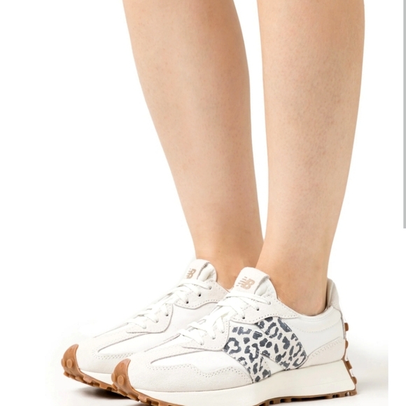 New Balance 327 Trainers Sneakers Animal Print White Black Size 9.5 - Picture 11 of 16